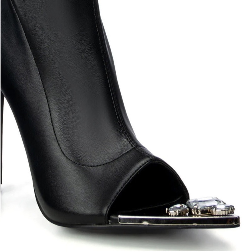 Elegant Black Over-the-Knee Boots - Picture 3 of 16